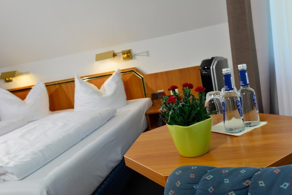 Hotel Sonnenhof Плайнфельд Экстерьер фото